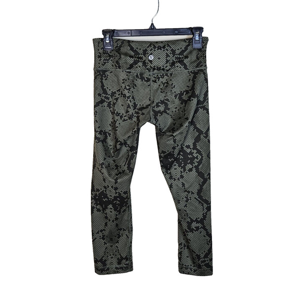 lululemon athletica Pants - Lululemon Wunder Under Crop Legging Size 6 Ziggy Snake Fatigue Gator Green Print